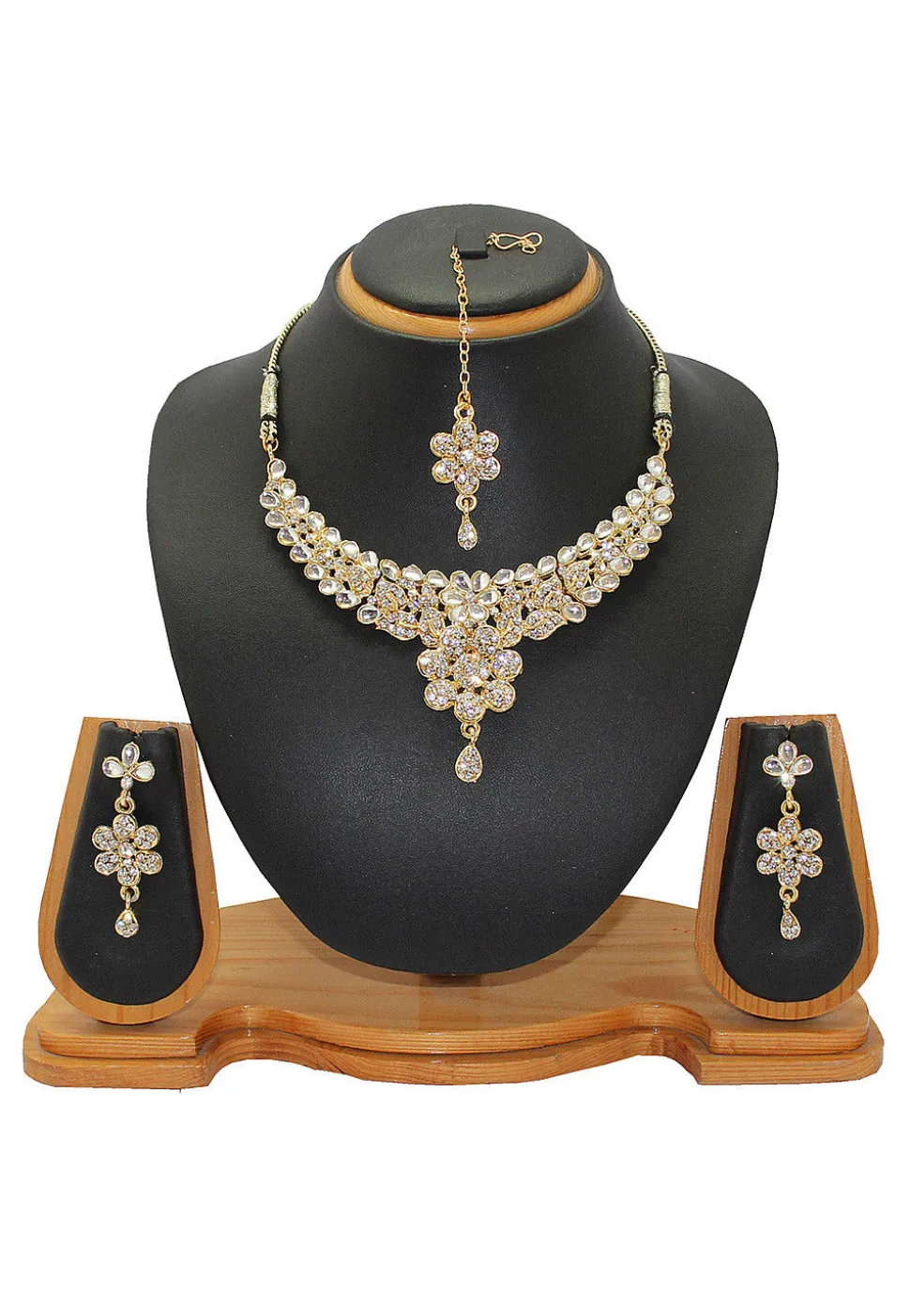 Stone Studded Necklace Set