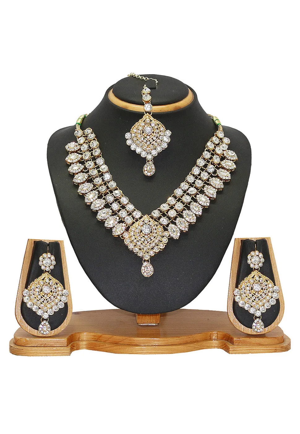Stone Studded Necklace Set