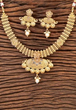 Stone Studded Necklace Set