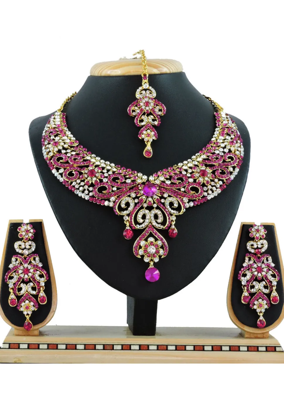 Stone Studded Necklace Set