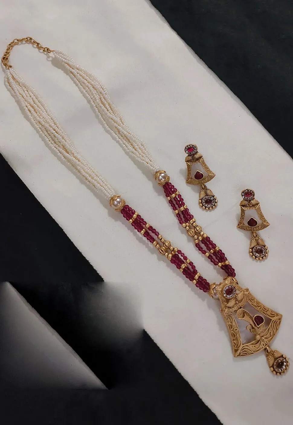 Stone Studded Necklace Set