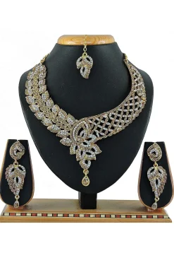 Stone Studded Necklace Set