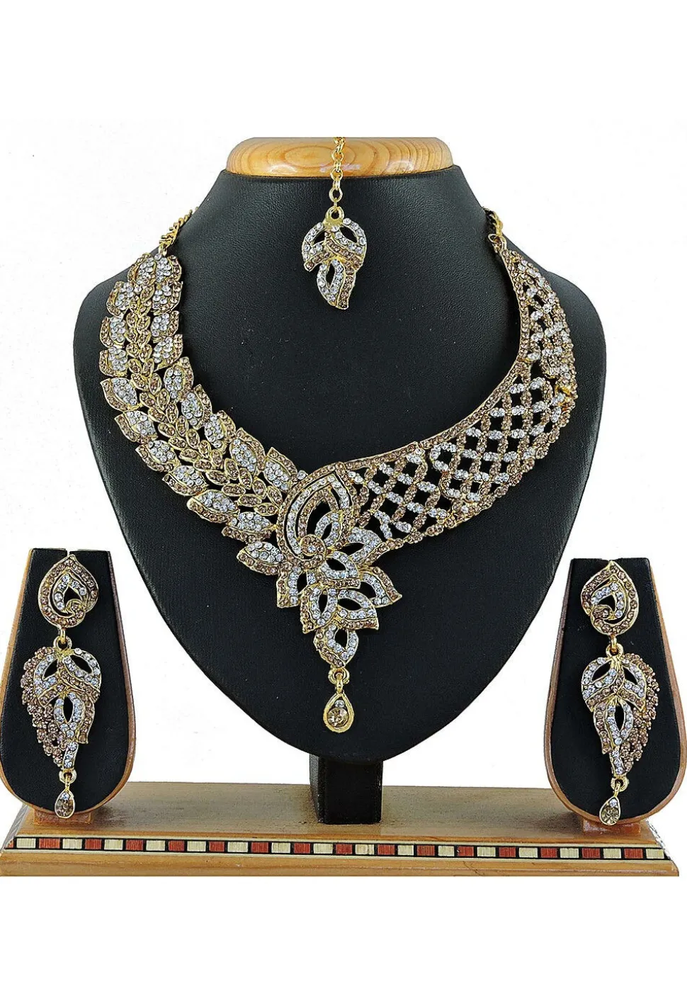Stone Studded Necklace Set