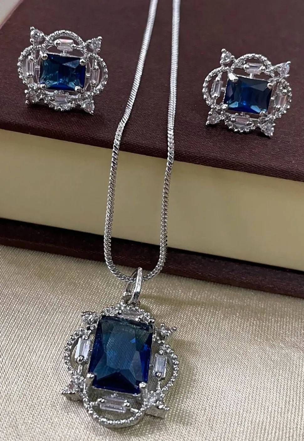 Stone Studded Pendant Set