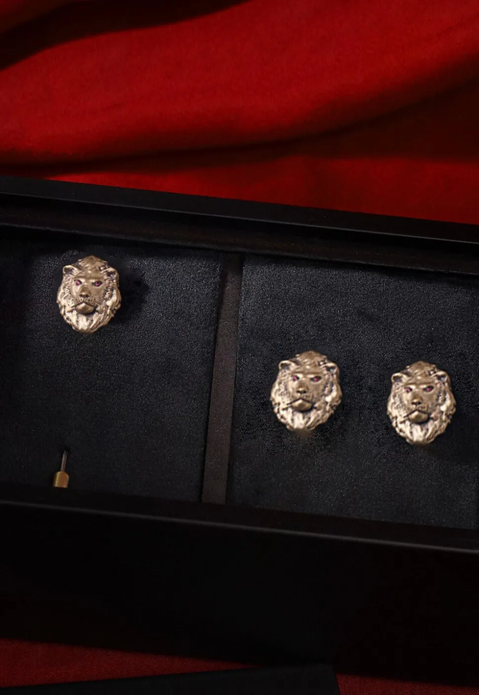 The Bravehearted Lion Metallic Gift Set