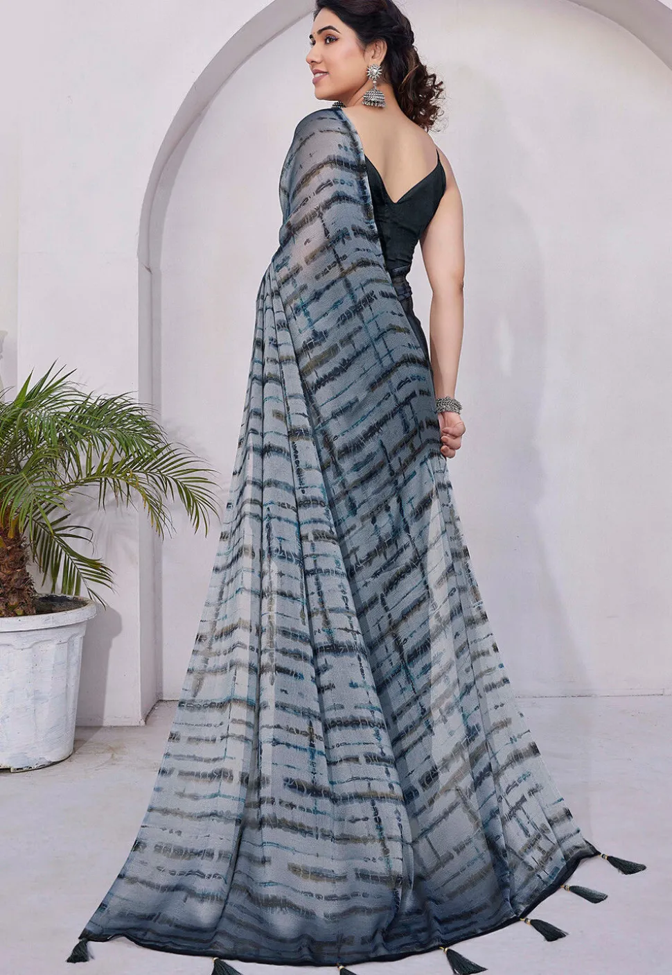 Tie Dye Printed Chiffon Saree in Grey