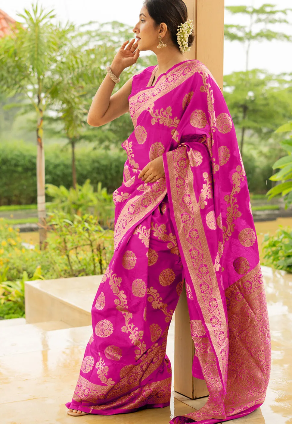 Woven Art Silk Saree in Fuchsia