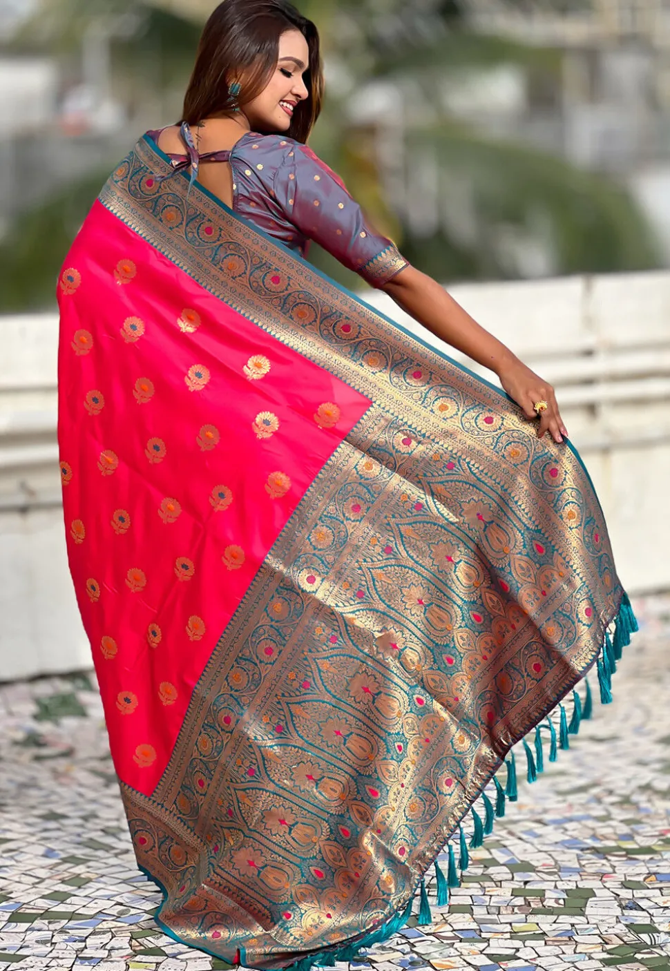Woven Art Silk Saree in Fuchsia