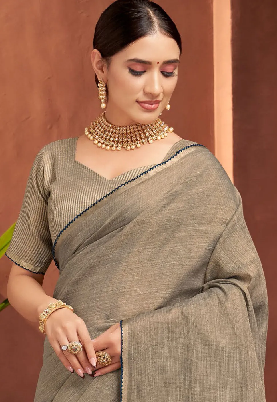 Woven Art Silk Saree in Grey