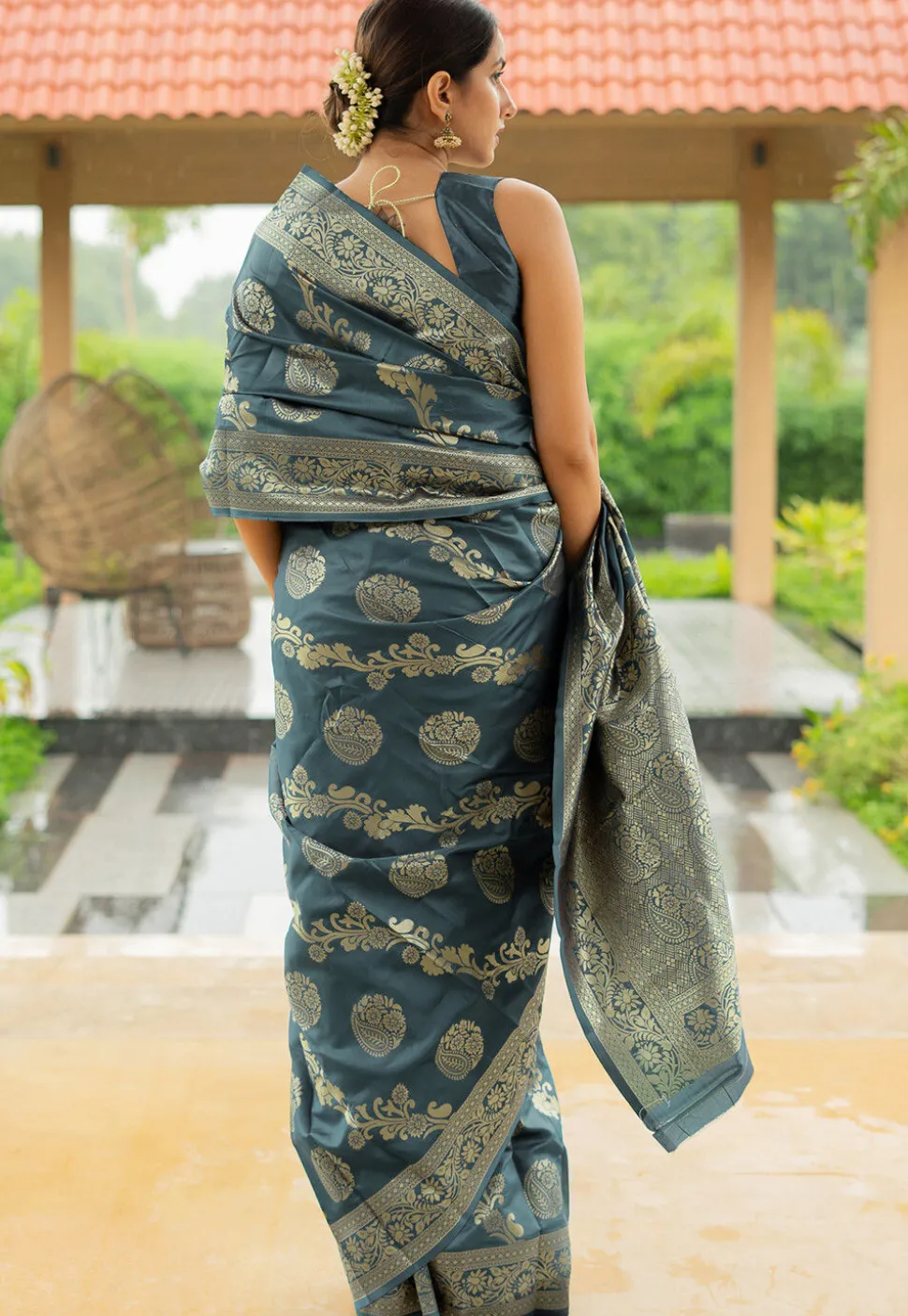 Woven Art Silk Saree in Grey