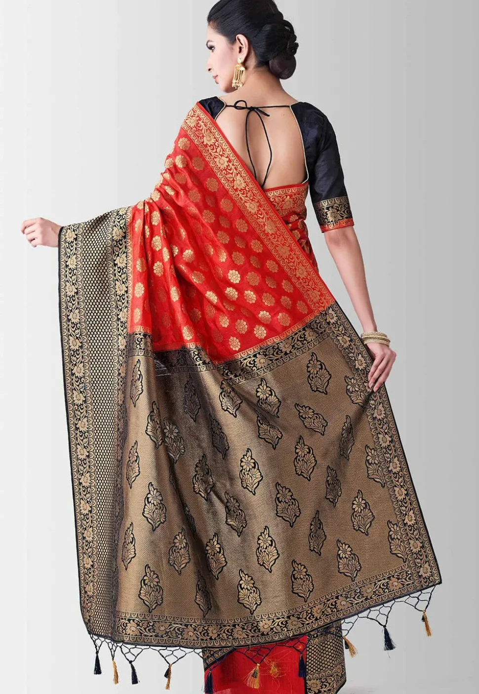 Woven Bangalore Silk Saree in Red