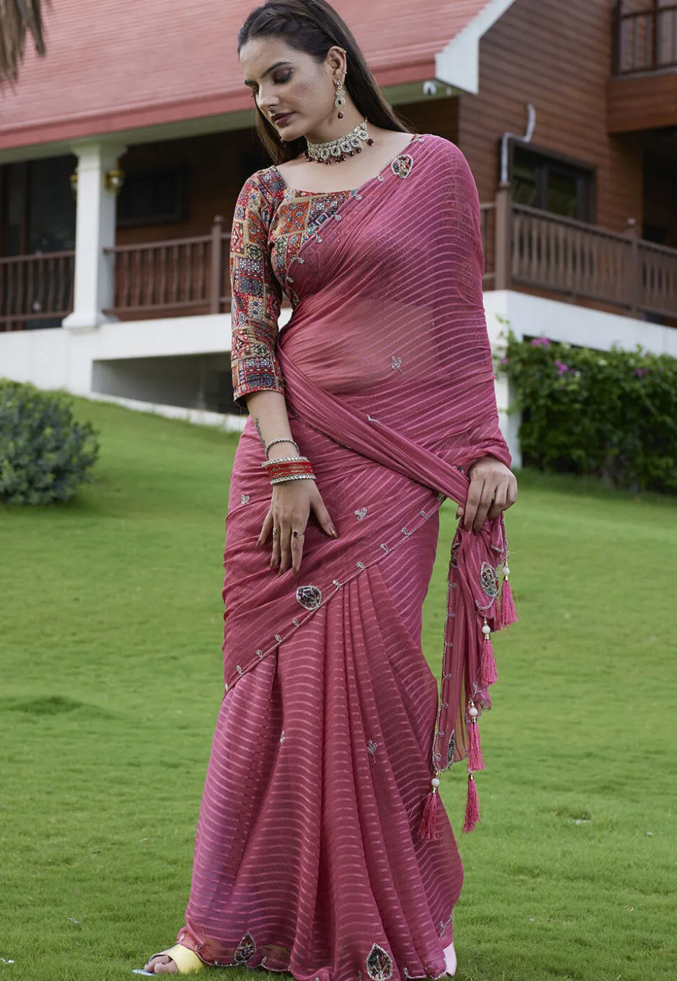 Woven Georgette Jacquard Scalloped Saree in Pink