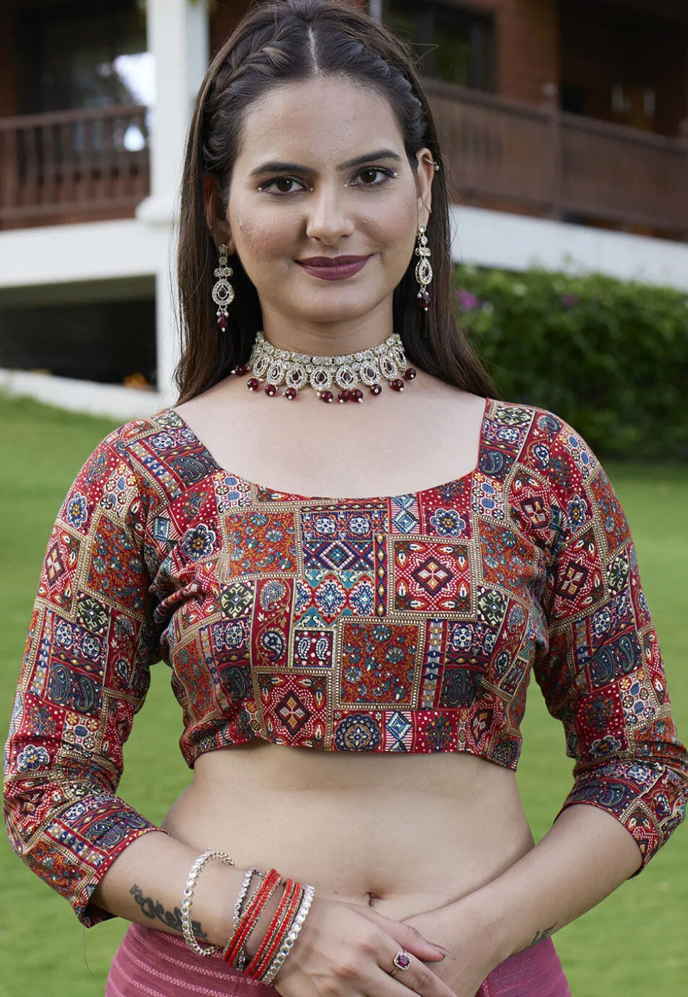 Woven Georgette Jacquard Scalloped Saree in Pink