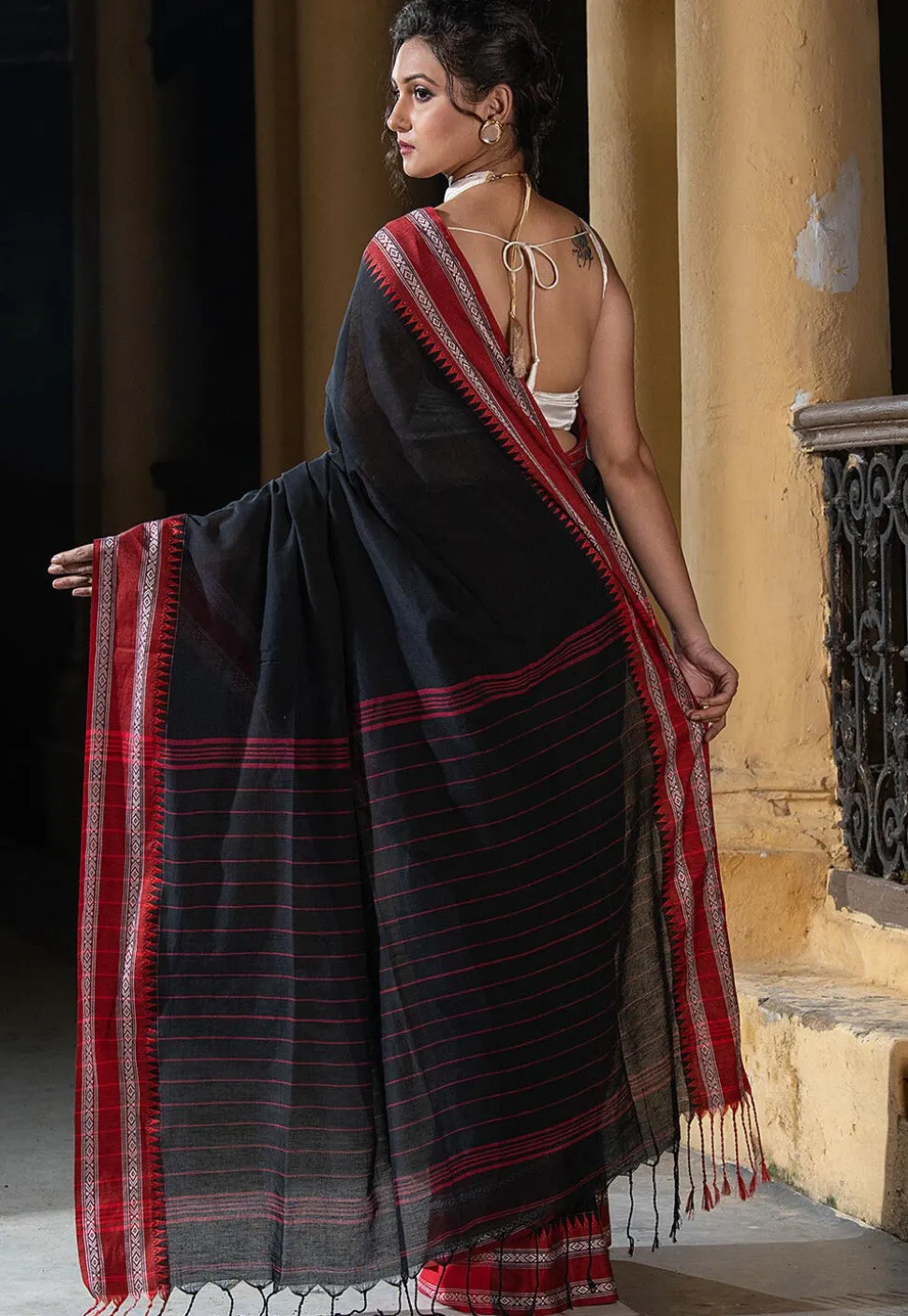 Woven Pure Cotton Saree in Black
