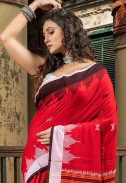 Woven Pure Cotton Saree in Red
