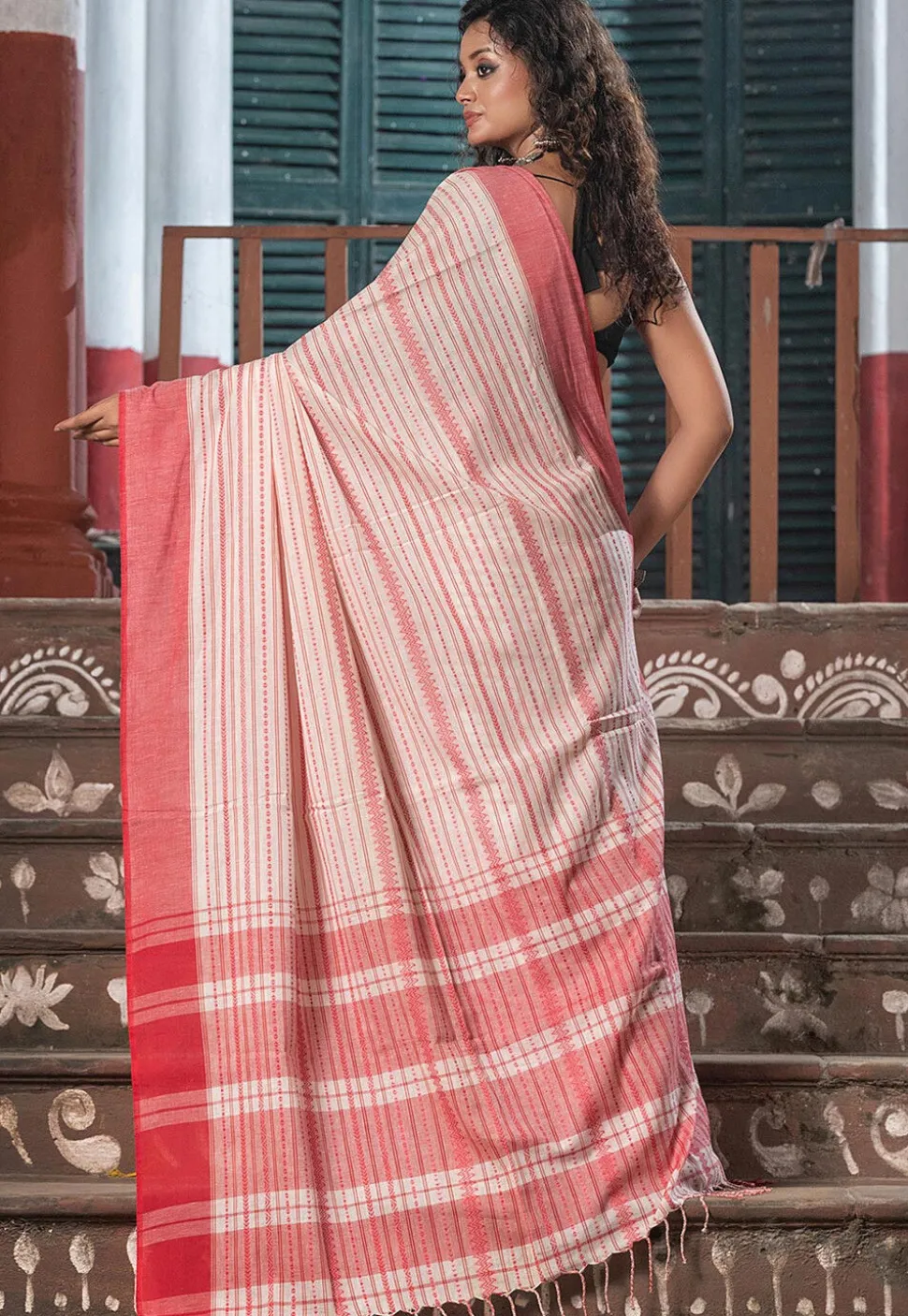 Woven Pure Cotton Saree in Off White