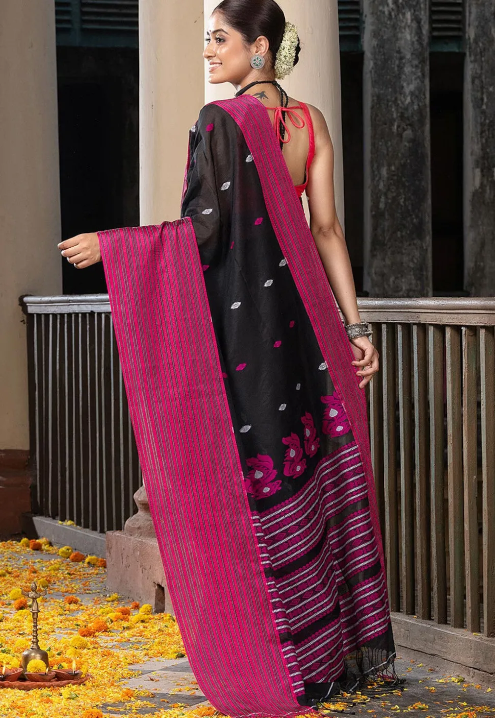 Woven Pure Cotton Saree in Black