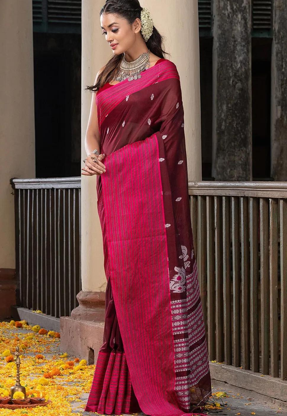 Woven Pure Cotton Saree in Maroon