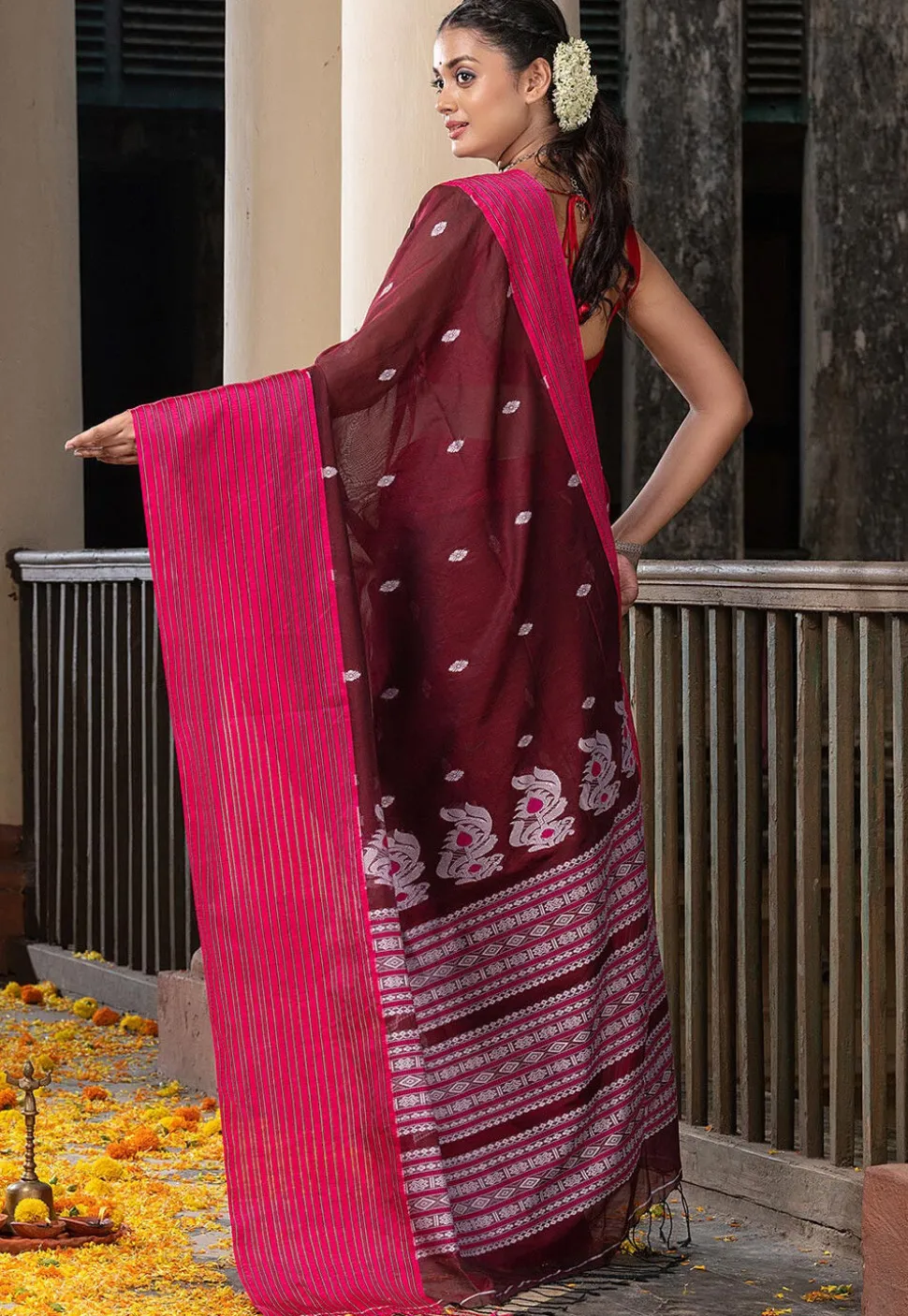 Woven Pure Cotton Saree in Maroon