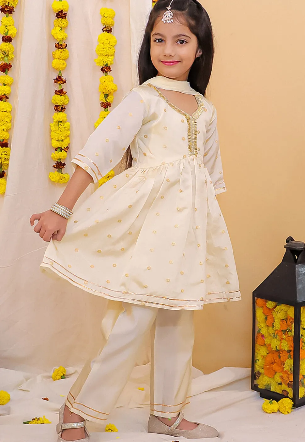 Woven Taffeta Silk Jacquard in Cream