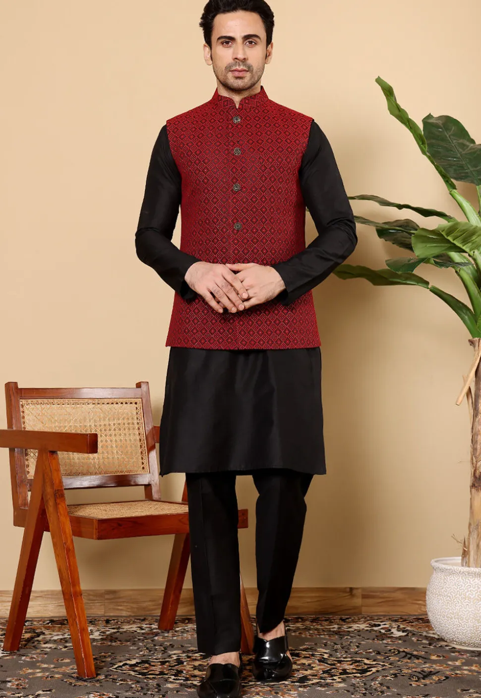 Woven Viscose Rayon Kurta Set in Black and Red