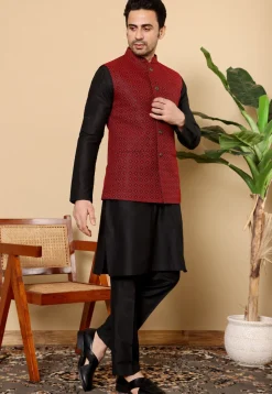 Woven Viscose Rayon Kurta Set in Black and Red
