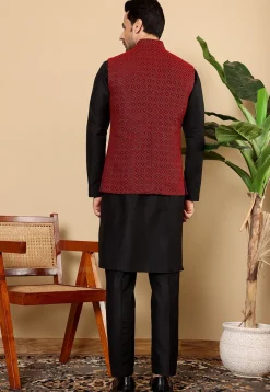 Woven Viscose Rayon Kurta Set in Black and Red